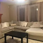 Renovated 4 Bedrooms 20 Sleeps Shopping Mall