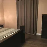 Renovated 4 Bedrooms 20 Sleeps Shopping Mall
