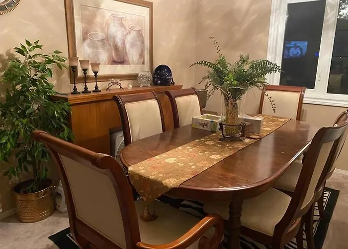 Renovated 4 Bedrooms 20 Sleeps Shopping Mall