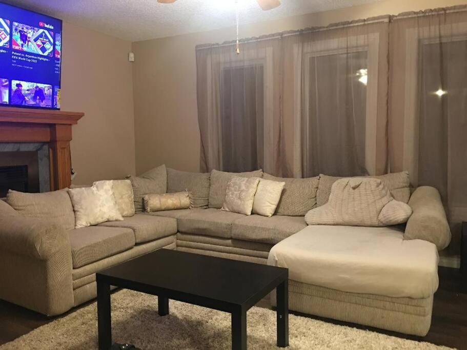 Renovated 4 Bedrooms 20 Sleeps Shopping Mall
