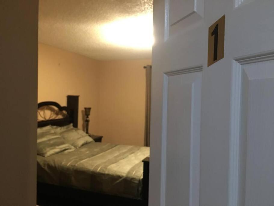 Renovated 4 Bedrooms 20 Sleeps Shopping Mall *