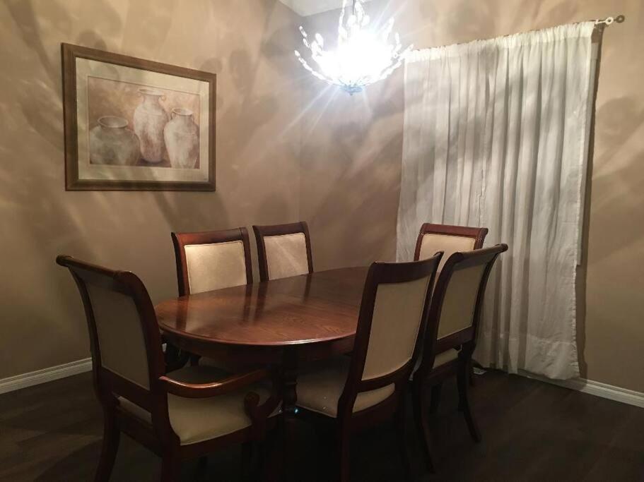 Renovated 4 Bedrooms 20 Sleeps Shopping Mall