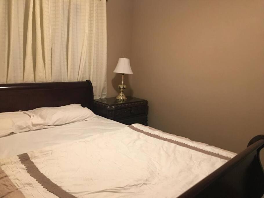 Renovated 4 Bedrooms 20 Sleeps Shopping Mall