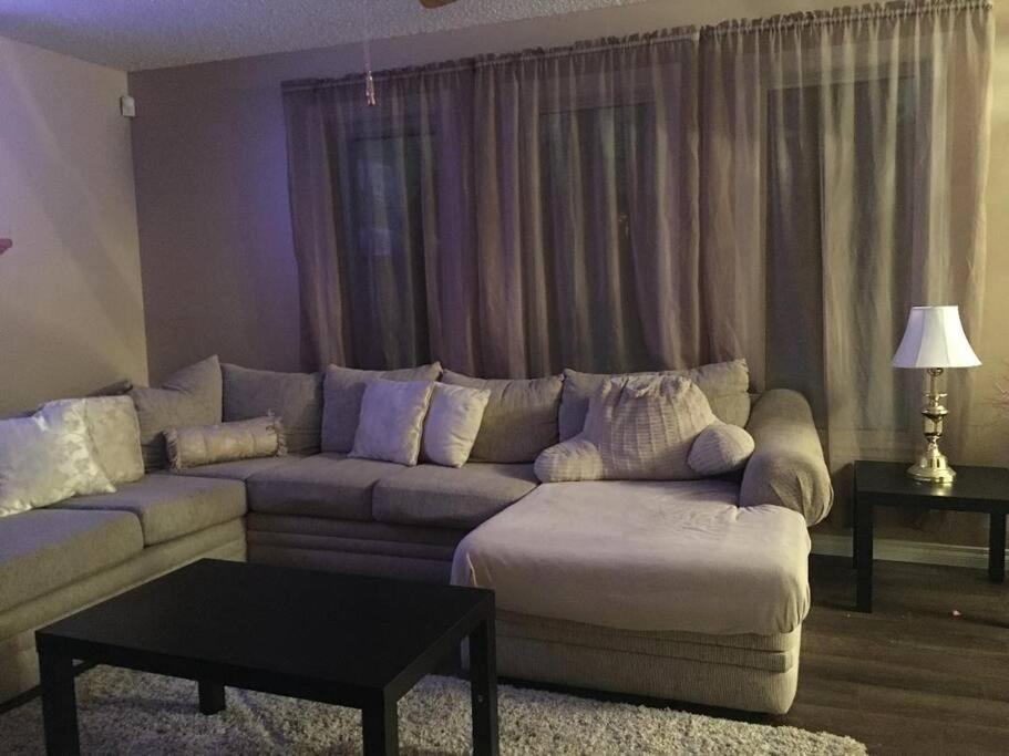 Holiday home Renovated 4 Bedrooms 20 Sleeps Shopping Mall