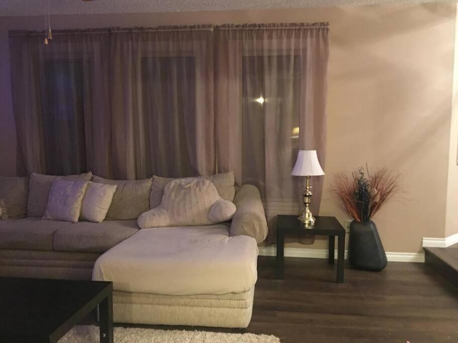 Renovated 4 Bedrooms 20 Sleeps Shopping Mall