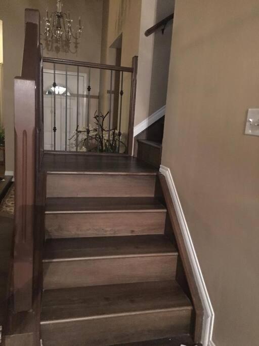 Renovated 4 Bedrooms 20 Sleeps Shopping Mall
