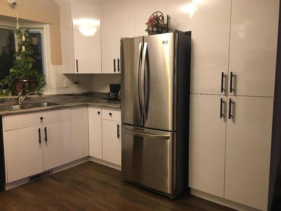 Renovated 4 Bedrooms 20 Sleeps Shopping Mall Holiday home
