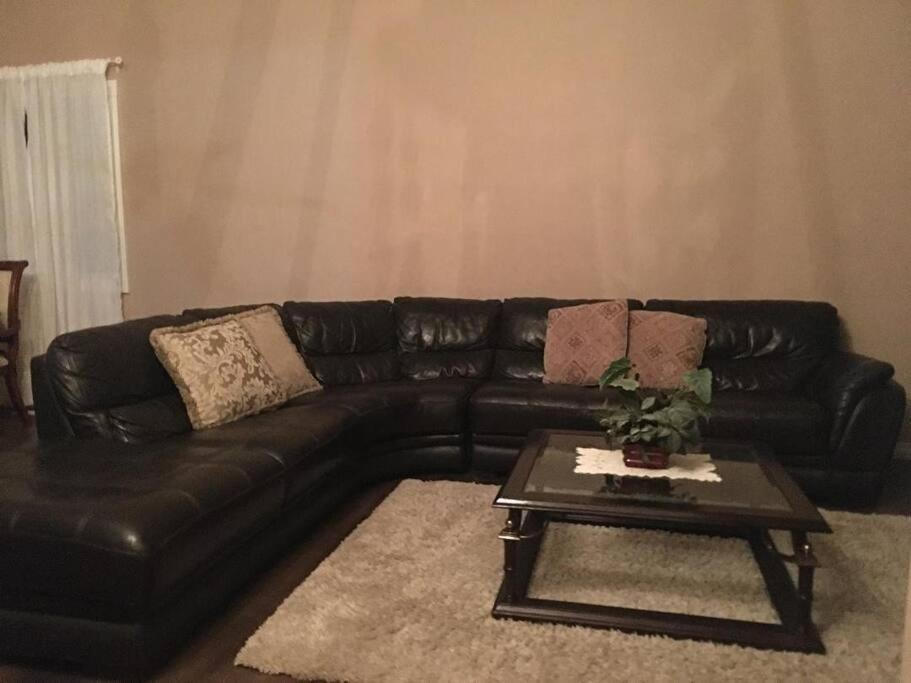 Renovated 4 Bedrooms 20 Sleeps Shopping Mall