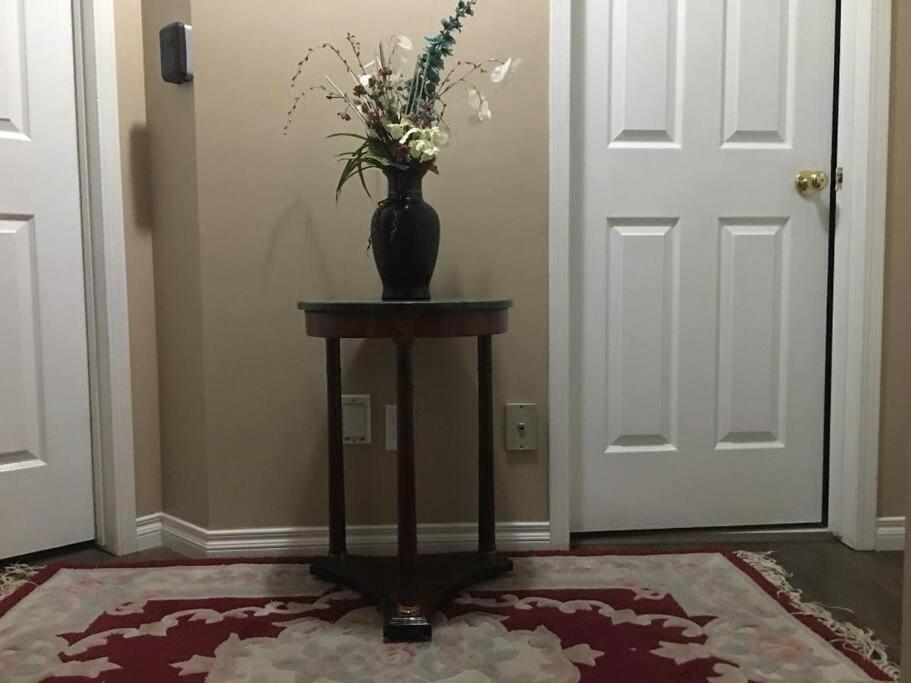 Renovated 4 Bedrooms 20 Sleeps Shopping Mall *