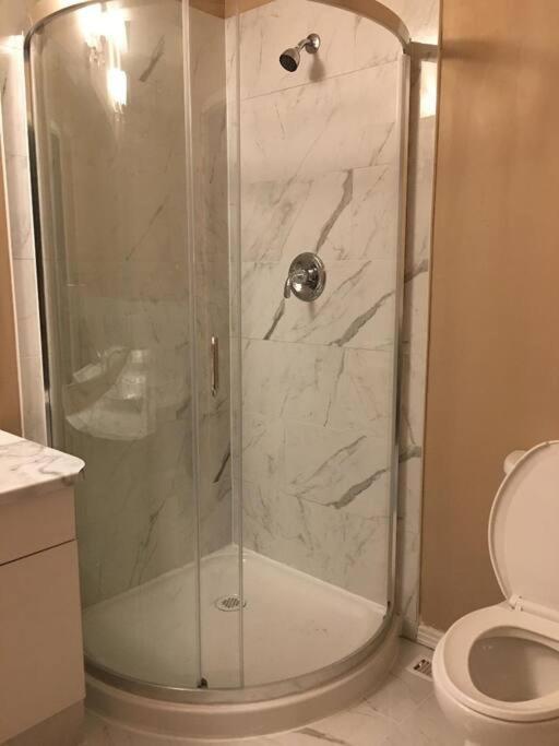 Renovated 4 Bedrooms 20 Sleeps Shopping Mall Edmonton