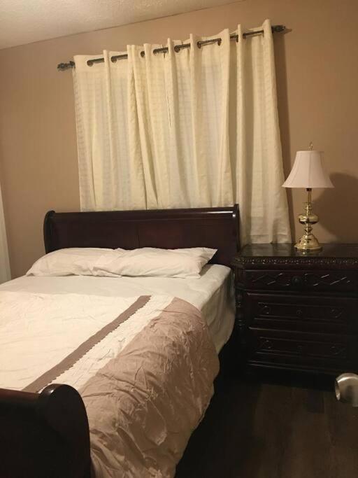 Renovated 4 Bedrooms 20 Sleeps Shopping Mall