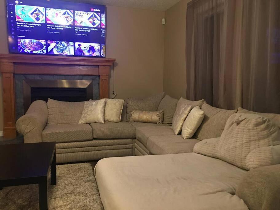 Holiday home Renovated 4 Bedrooms 20 Sleeps Shopping Mall *