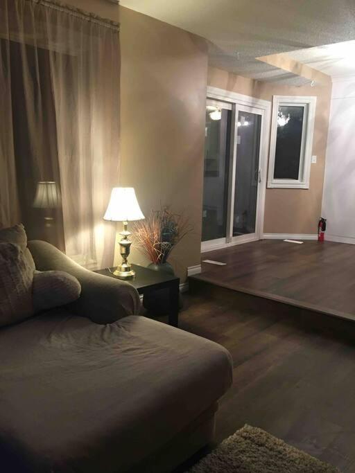 Renovated 4 Bedrooms 20 Sleeps Shopping Mall Holiday home