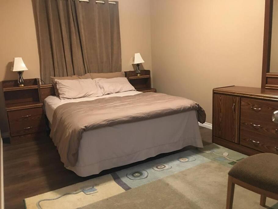 Holiday home Renovated 4 Bedrooms 20 Sleeps Shopping Mall *